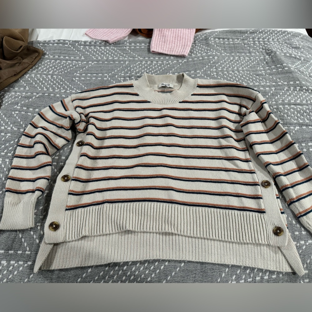 Madewell high low hem, button seam sweater